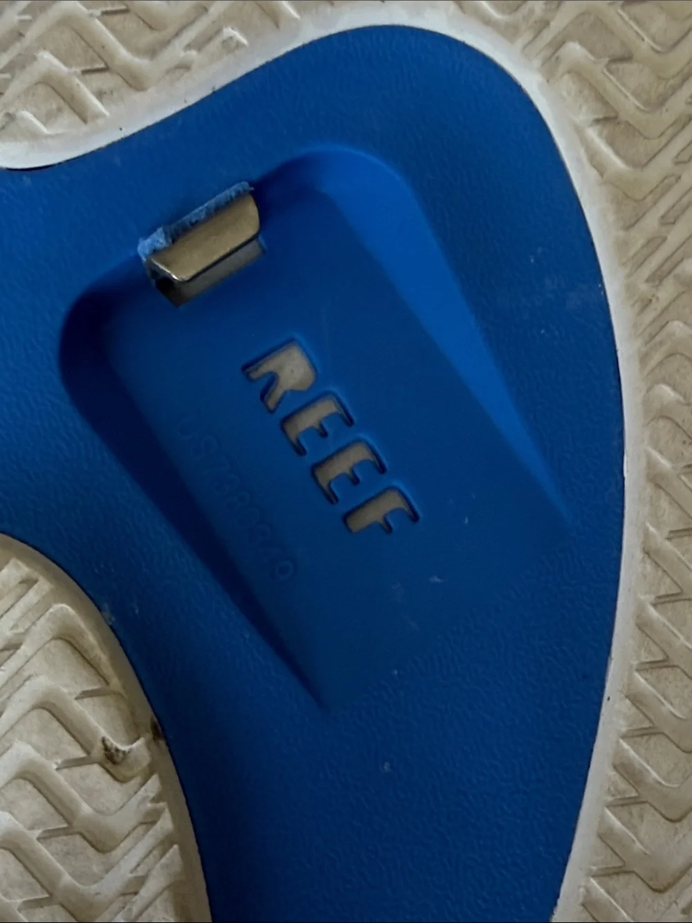 Reef Men’s Fanning Flip Flops W/Bottle Opener Size 13 Red White and Blue